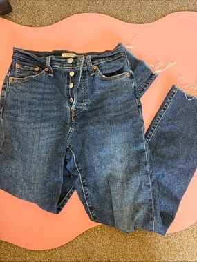 Levi Wedge Straight